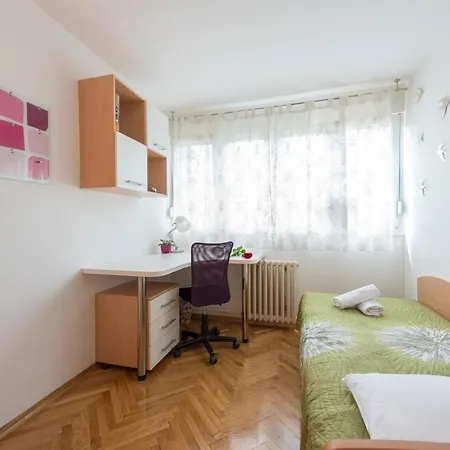 Snjeza - Spacious With Loggia *