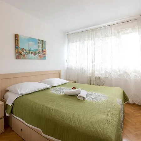 Snjeza - Spacious With Loggia Apartment *