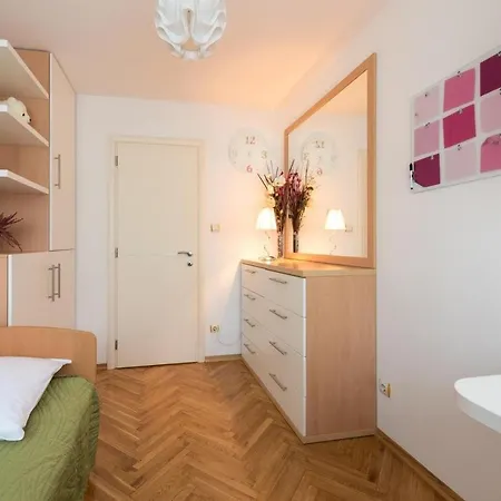 Snjeza - Spacious With Loggia * Split